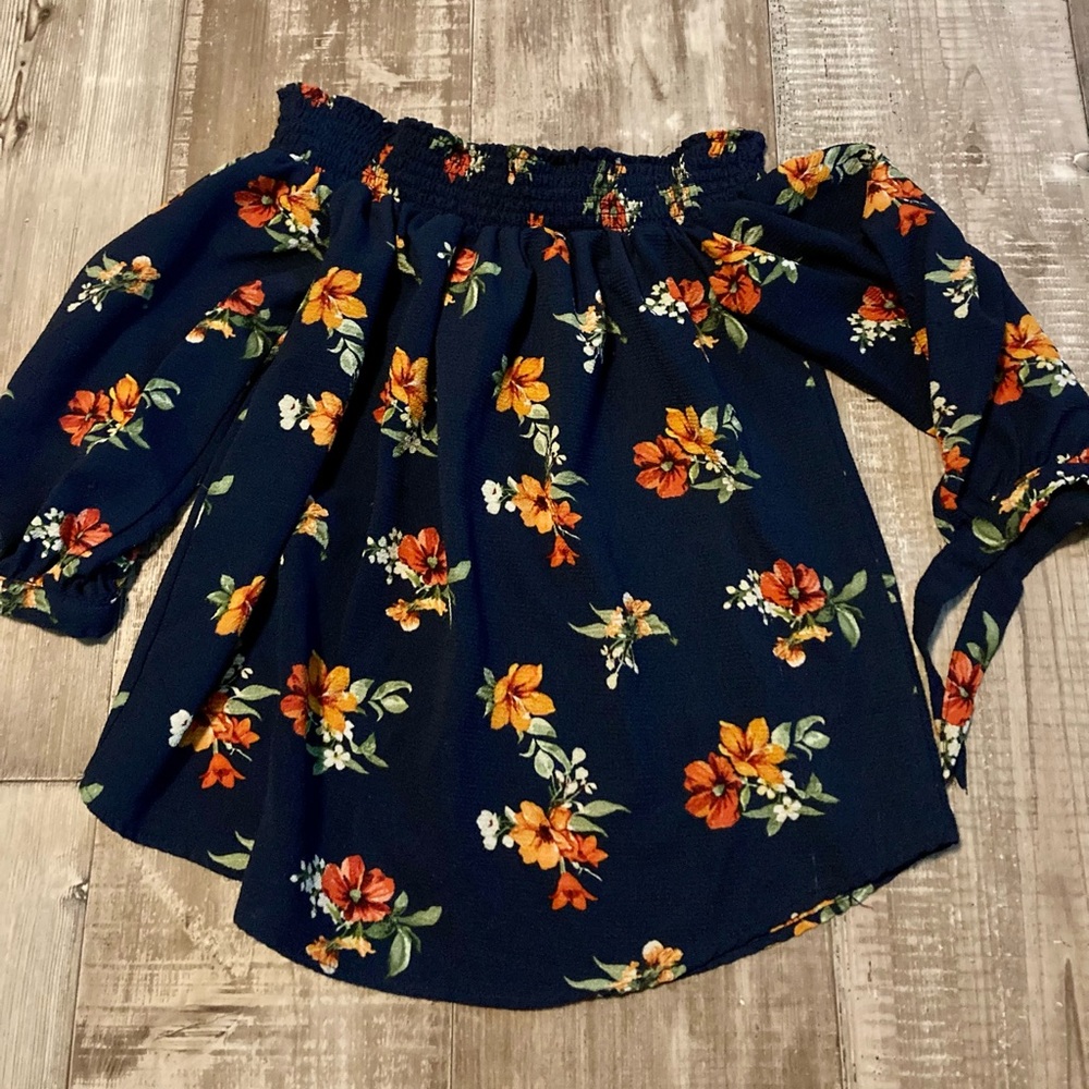 Rue 21 off the shoulder top Sz L